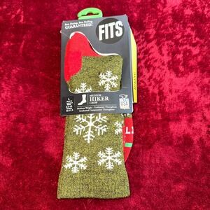 FITS Medium Hiker Crew Socks Womens Large Forest Red Snowflake Merino‎ Wool 1017